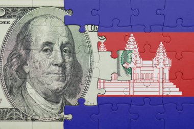 Kamboçya 'nın renkli ulusal bayrağı ve Amerikan doları para kavramının bulmacası.