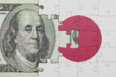 Japonya 'nın renkli ulusal bayrağı ve Amerikan doları para kavramının bulmacası.