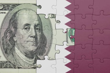 Katar 'ın renkli ulusal bayrağı ve ABD doları para .finans konseptiyle bulmaca