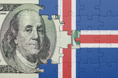 İzlanda 'nın renkli ulusal bayrağı ve ABD doları para .finans kavramının bulmacası