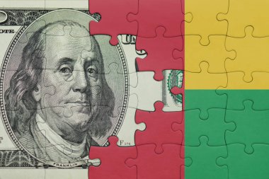 Gine bissau 'nun renkli ulusal bayrağı ve ABD doları para .finans kavramının bulmacası.