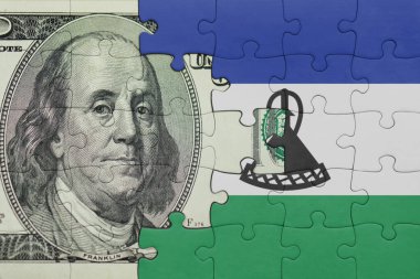 Lesotho 'nun renkli ulusal bayrağı ve Amerikan doları para kavramının bulmacası.