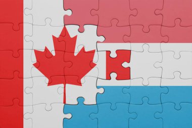 Lüksemburg ve Kanada bayrağının renkli ulusal bayrağıyla bulmaca. konsept