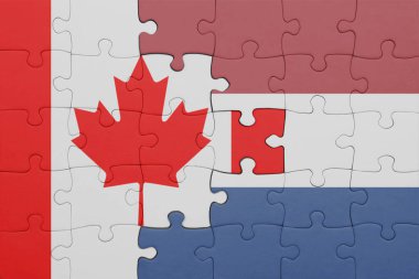 Hollanda 'nın renkli ulusal bayrağı ve Kanada bayrağının bulmacası. konsept