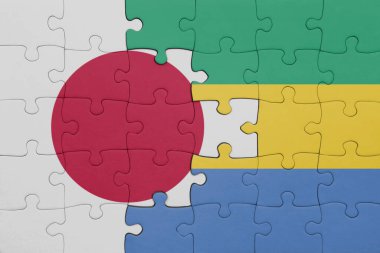 Japon bayrağı ve Gabon 'un renkli ulusal bayrağıyla bulmaca. konsept