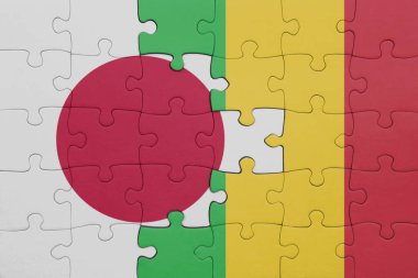 Mali ve Japonya bayrağının renkli ulusal bayrağıyla bulmaca. konsept