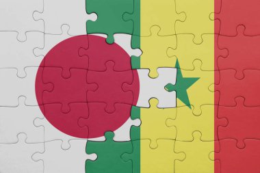 Senegal ve Japonya bayrağının renkli ulusal bayrağıyla bulmaca. konsept