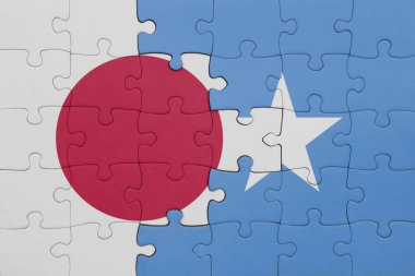 Somali 'nin renkli ulusal bayrağı ve Japon bayrağı ile bulmaca. konsept