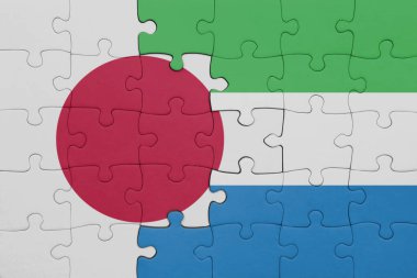 Sierra Leone ve Japon bayrağının renkli ulusal bayrağıyla bulmaca. konsept