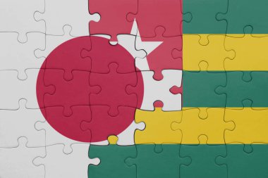 Togo 'nun renkli ulusal bayrağı ve Japon bayrağı ile bulmaca. konsept