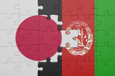 Afgan bayrağı ve Japon bayrağının rengarenk ulusal bayrağıyla bulmaca. konsept