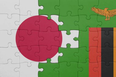 Zambiya 'nın renkli ulusal bayrağı ve Japon bayrağı ile bulmaca. konsept