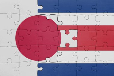 Kosta Rika 'nın renkli ulusal bayrağı ve Japonya bayrağının bulmacası. konsept