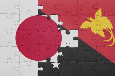 Papua Yeni Gine 'nin renkli ulusal bayrağı ve Japon bayrağı. konsept