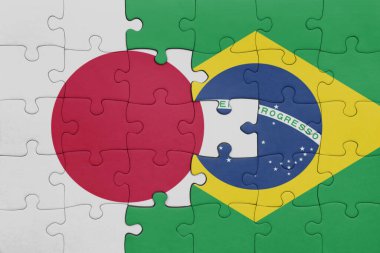 Brezilya bayrağı ve Japonya bayrağının rengarenk yapbozu. konsept