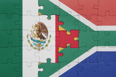 Güney Afrika 'nın renkli ulusal bayrağı ve Meksika bayrağı. konsept