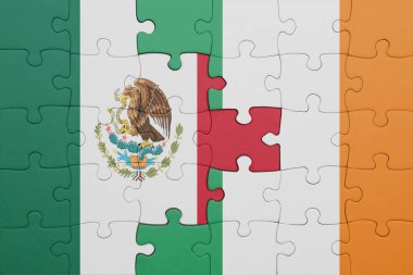 İrlanda bayrağı ve Meksika bayrağı ile dolu renkli bir bulmaca. konsept