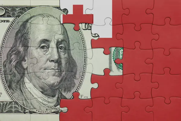 Tonga 'nın renkli ulusal bayrağı ve ABD doları para .finans konseptiyle bulmaca