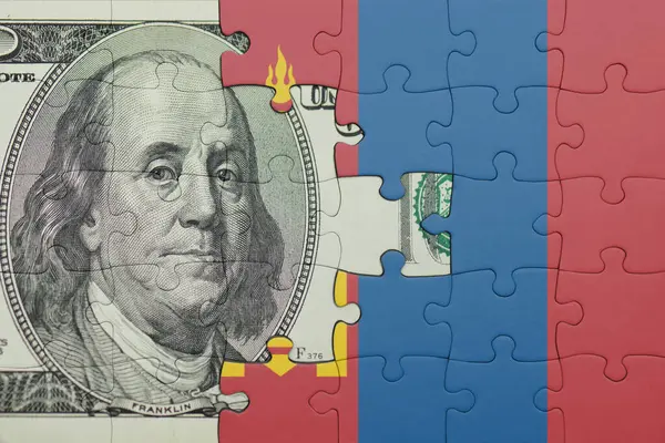 Moğolistan 'ın renkli ulusal bayrağı ve Amerikan doları para kavramının bulmacası.