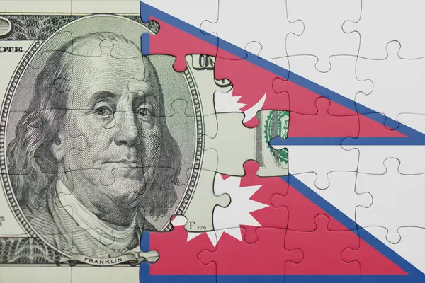 Nepal 'in renkli ulusal bayrağı ve ABD doları para .finans kavramının bulmacası