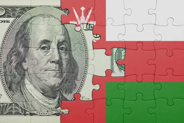 Umman 'ın renkli ulusal bayrağı ve ABD doları para .finans konseptiyle bulmaca