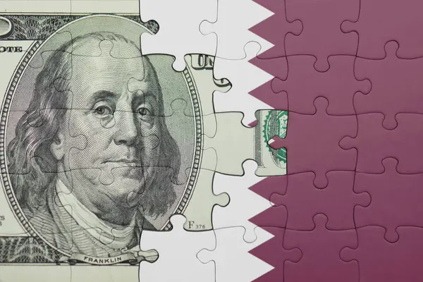 Katar 'ın renkli ulusal bayrağı ve ABD doları para .finans konseptiyle bulmaca