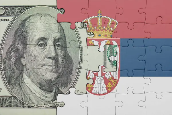 Sırbistan 'ın renkli ulusal bayrağı ve ABD doları para .finans konseptiyle bulmaca
