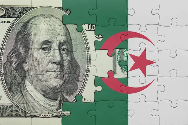 Cezayir 'in renkli ulusal bayrağı ve Amerikan doları para kavramının bulmacası.