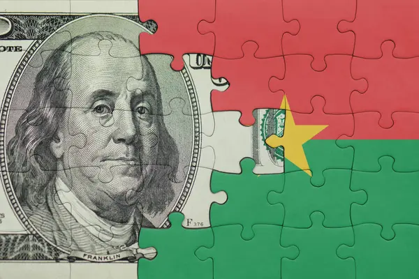 Burkina faso 'nun renkli ulusal bayrağı ve ABD dolarının para bulmacası. Finans kavramı.