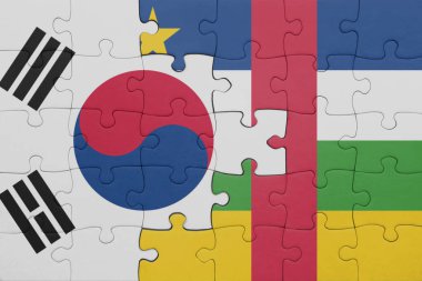 Orta Afrika Cumhuriyeti 'nin renkli ulusal bayrağı ve Güney Kore bayrağının bulmacası. konsept