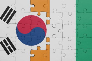 Cote divoire ve Güney Kore bayrağının renkli ulusal bayrağıyla bulmaca. konsept
