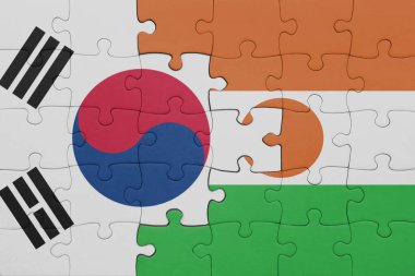 Güney Kore bayrağının ve Nijer 'in renkli ulusal bayrağının bulmacası. konsept
