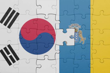 Kanarya adalarının renkli ulusal bayrağı ve Güney Kore bayrağıyla bulmaca. konsept
