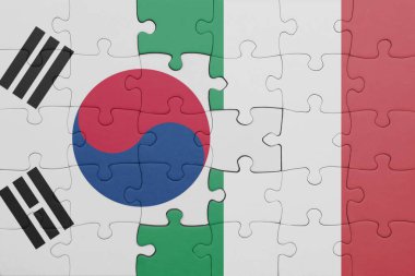Güney Kore bayrağı ve İtalya 'nın renkli ulusal bayrağıyla ilgili bulmacalar. konsept