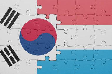 Lüksemburg 'un renkli ulusal bayrağı ve Güney Kore bayrağının bulmacası. konsept