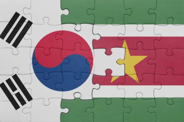 Surinam 'ın renkli ulusal bayrağı ve Güney Kore bayrağı. konsept