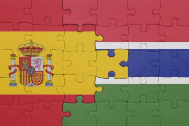 Gambiya 'nın renkli ulusal bayrağı ve İspanya bayrağı ile bulmaca. konsept