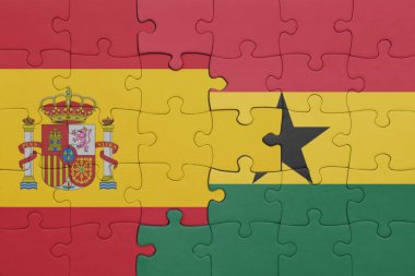 Gana 'nın renkli ulusal bayrağı ve İspanya bayrağı ile bulmaca. konsept