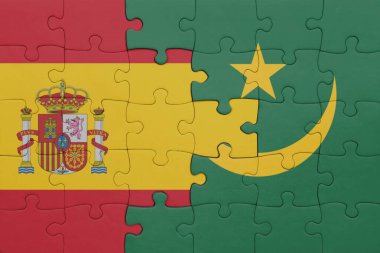 Mauritania 'nın renkli ulusal bayrağı ve İspanya bayrağının bulmacası. konsept