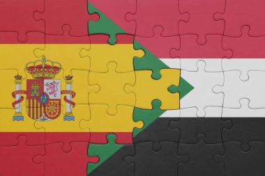 Sudan 'ın renkli ulusal bayrağı ve İspanya bayrağı ile bulmaca. konsept