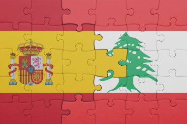 Lübnan 'ın renkli ulusal bayrağı ve İspanya bayrağı ile bulmaca. konsept
