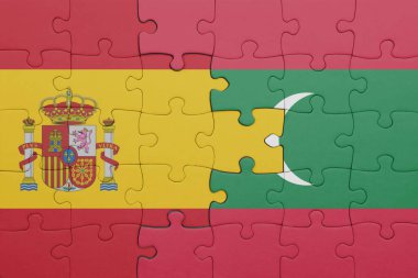 Maldivler ve İspanya bayrağının renkli ulusal bayrağıyla bulmaca. konsept