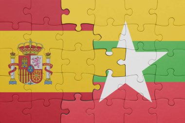 Myanmar 'ın renkli ulusal bayrağı ve İspanya bayrağı. konsept