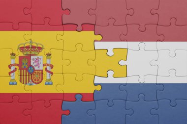 Hollanda 'nın renkli ulusal bayrağı ve İspanya bayrağıyla ilgili bulmacalar. konsept