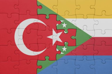 Komoroların renkli ulusal bayrağı ve hindi bayrağıyla bulmaca. konsept