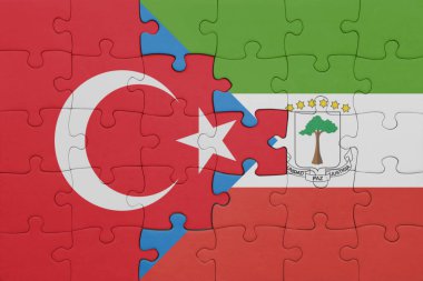 Ekvator Ginesi 'nin renkli ulusal bayrağı ve hindi bayraklarıyla dolu bir bulmaca. konsept