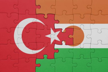 Nijer ve hindi bayrağının renkli ulusal bayrağıyla bulmaca. konsept