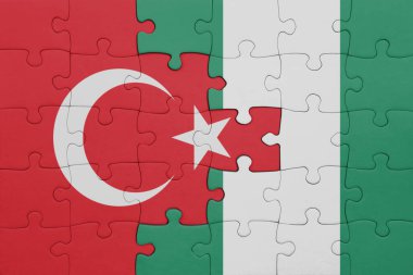 Nijerya 'nın renkli ulusal bayrağı ve hindi bayrağıyla bulmaca. konsept