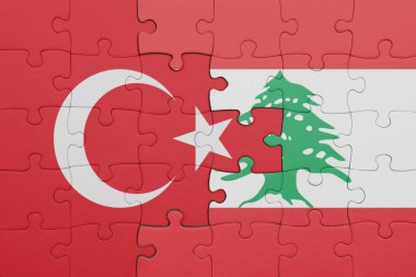 Lübnan bayrağı ve hindi bayraklarıyla dolu renkli bir bulmaca. konsept