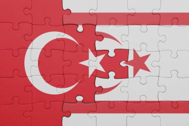 Kuzey Kıbrıs 'ın renkli ulusal bayrağı ve hindi bayrağıyla ilgili bulmacalar. konsept